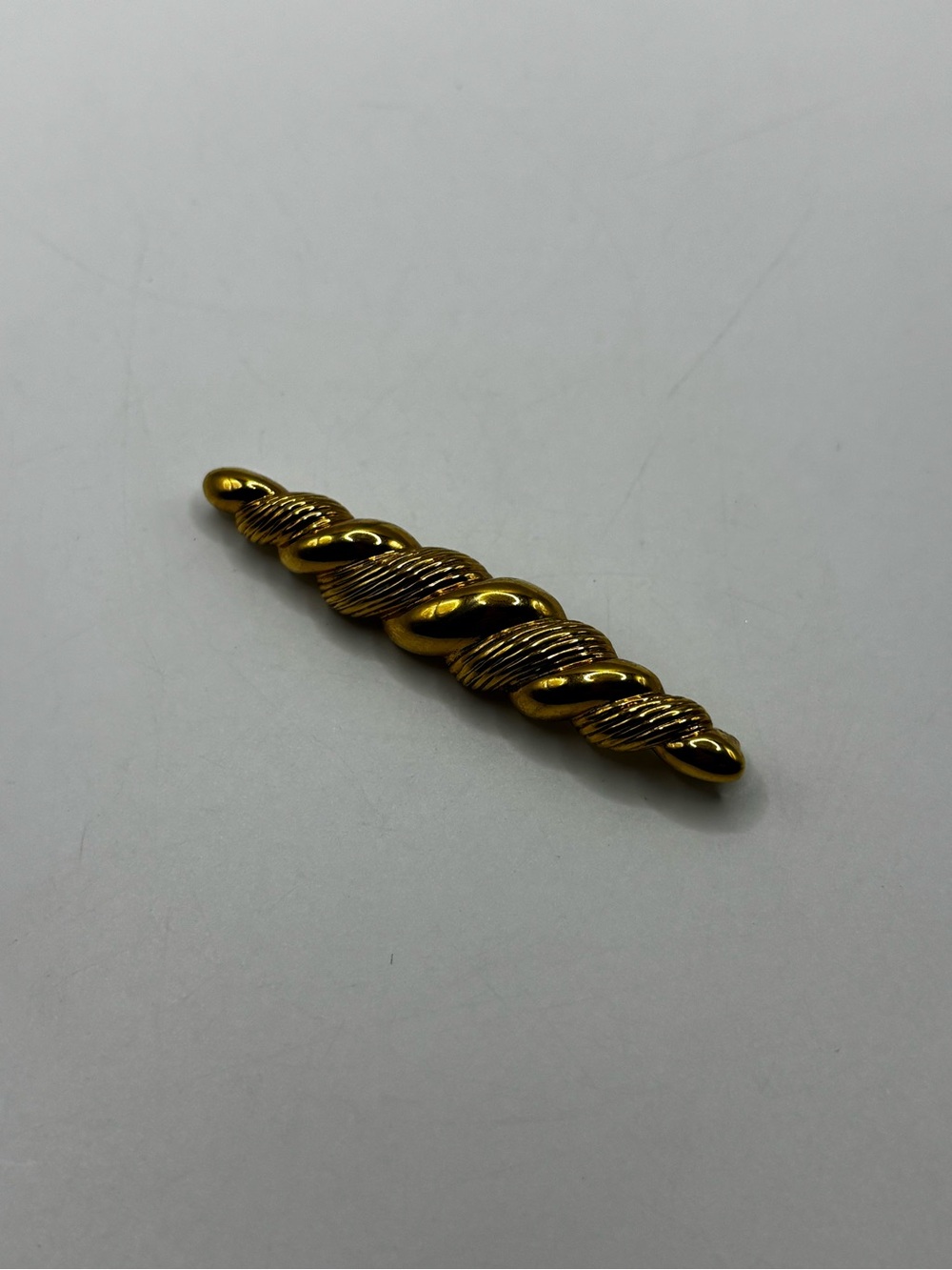 Vintage Gold-Tone Twisted Rope Bar Brooch - Picture 3 of 10